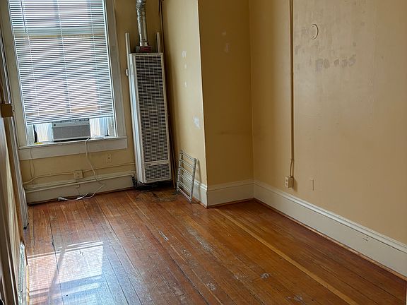 2nd image of 305 Cedar Ave S #4