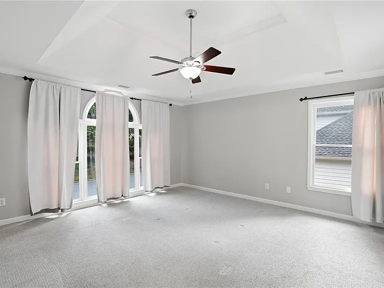 360 Landing Entry — Photo 13