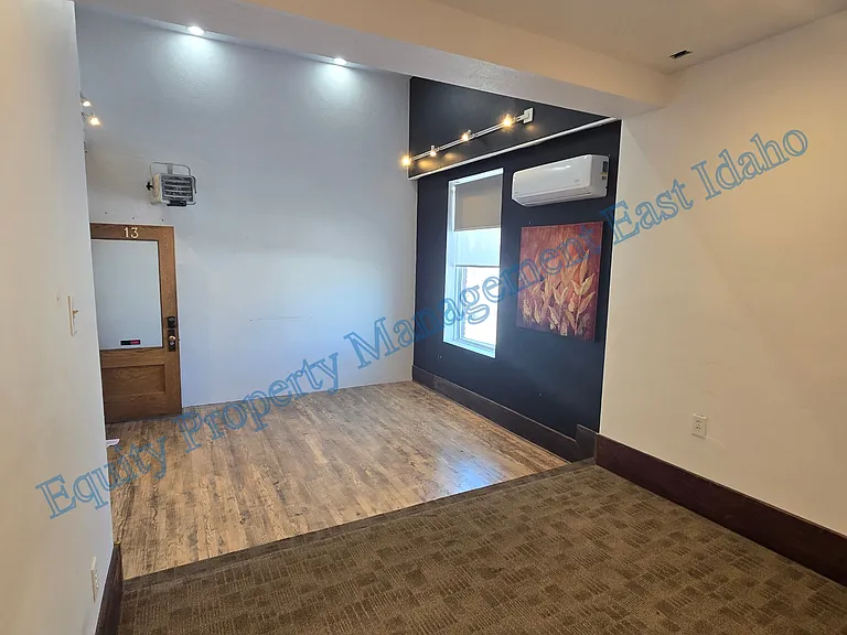 123 N Main St #13 — Photo 4