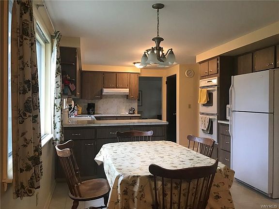 4th image of 55 Pin Oak Dr