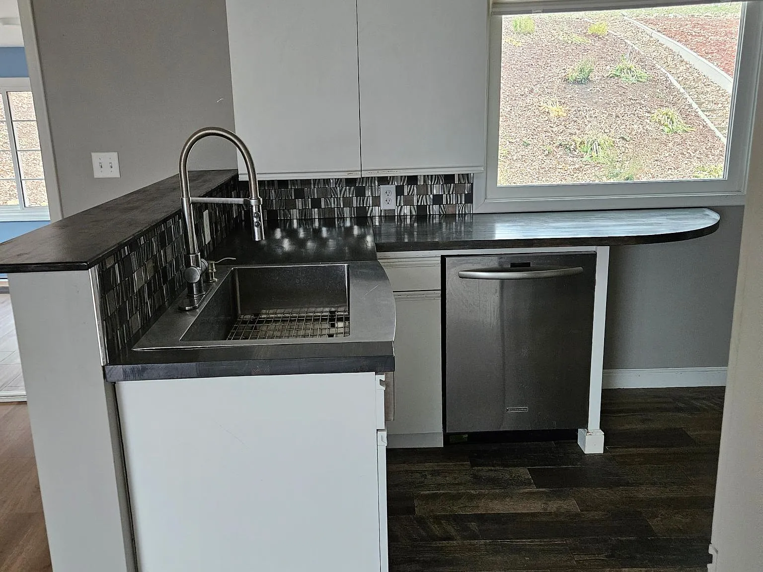 2 bed, 1912 sqft, $1,700 — Photo 2