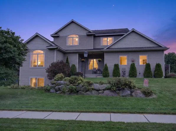 305 Ridgeview Ln, Columbus, WI 53925