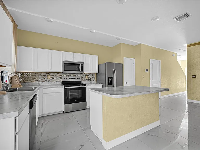 1130 SW 6th Ct — Photo 55