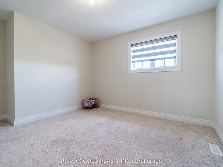 2591 Sheffield Blvd — Photo 35