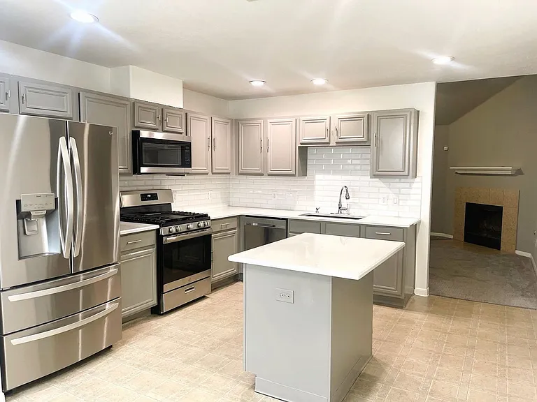 1410 Danby Heath Ln — Photo 13