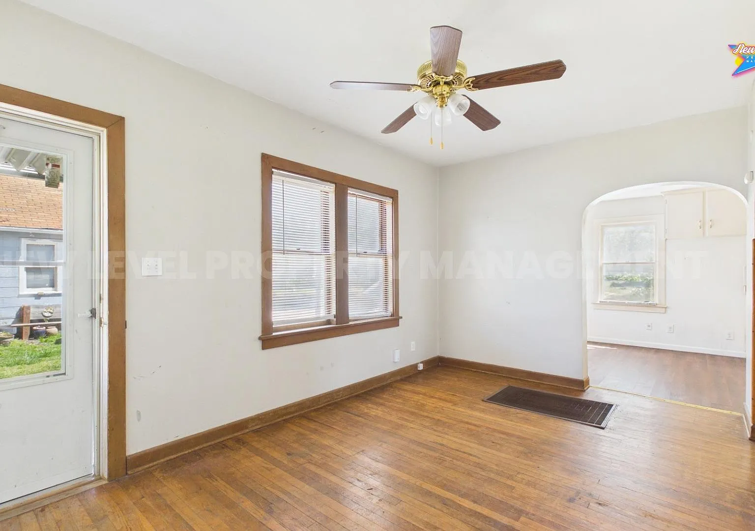 413 E 6th St - Apt B — Photo 3