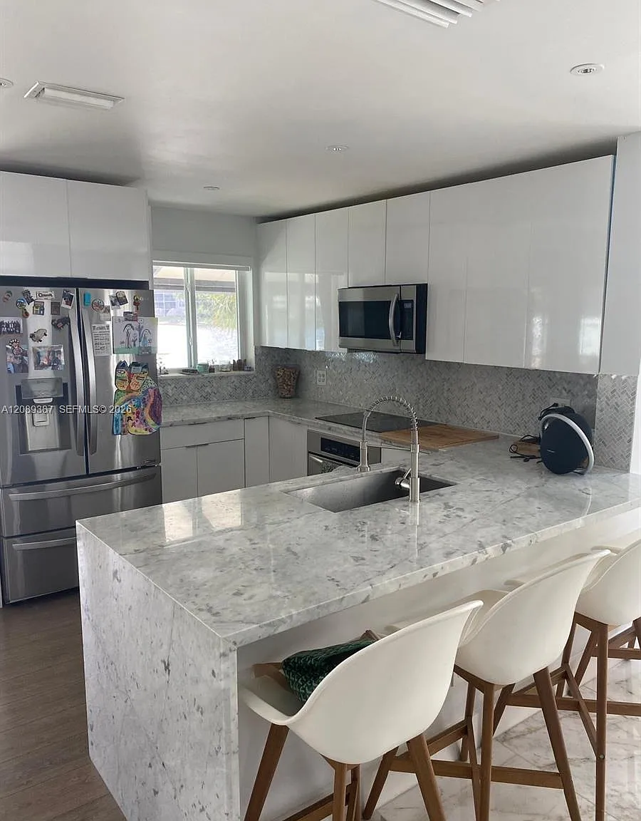 Pembroke Lakes — Photo 4