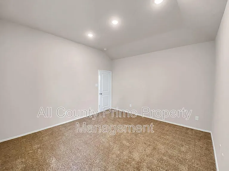 13067 Clearview Dr — Photo 8