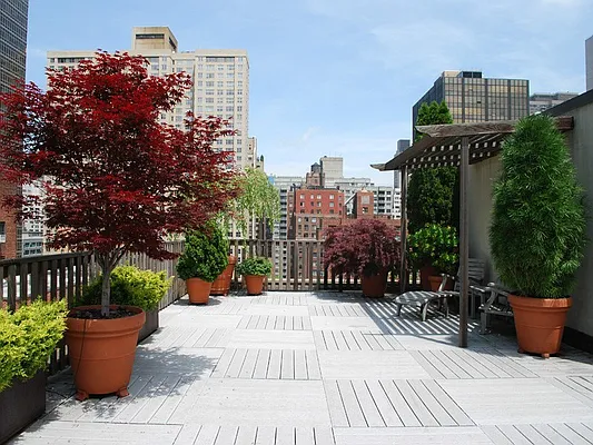 Sold by Sotheby's International Realty | media 18