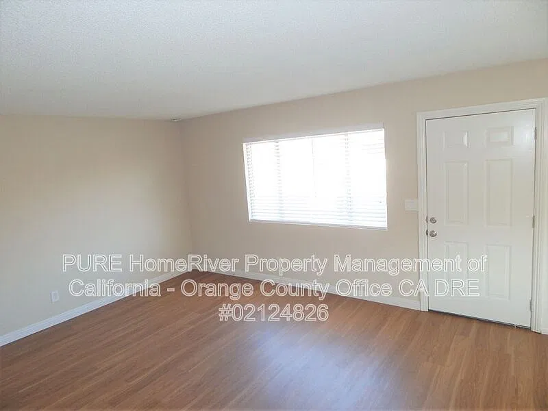 2 bed, 1.0 bath, 900 sqft, $2,600 — Photo 2