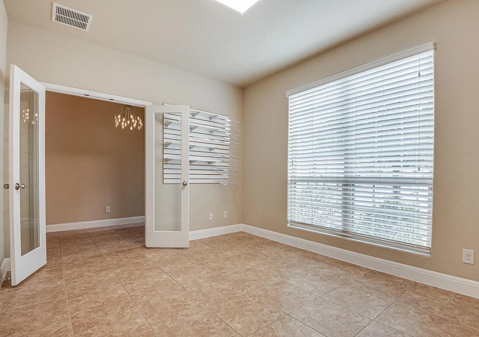 4 bed, 3.5 bath, 2950 sqft, $2,950 — Photo 3