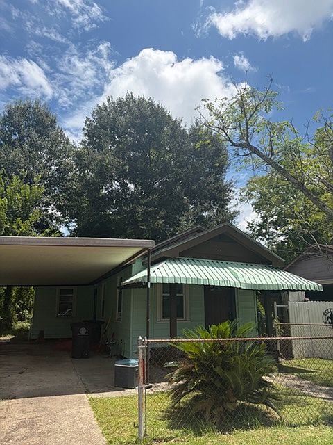 1st image of 840 Progress St