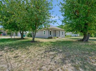 210 N Lyon St, Tom Bean, TX 75491