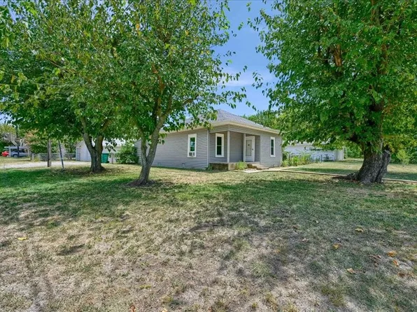 210 N Lyon St, Tom Bean, TX 75491