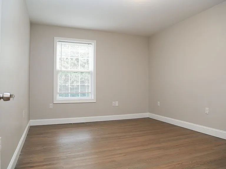 517 Admiral St — Photo 13