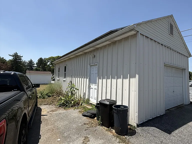 753 E Main St — Photo 3
