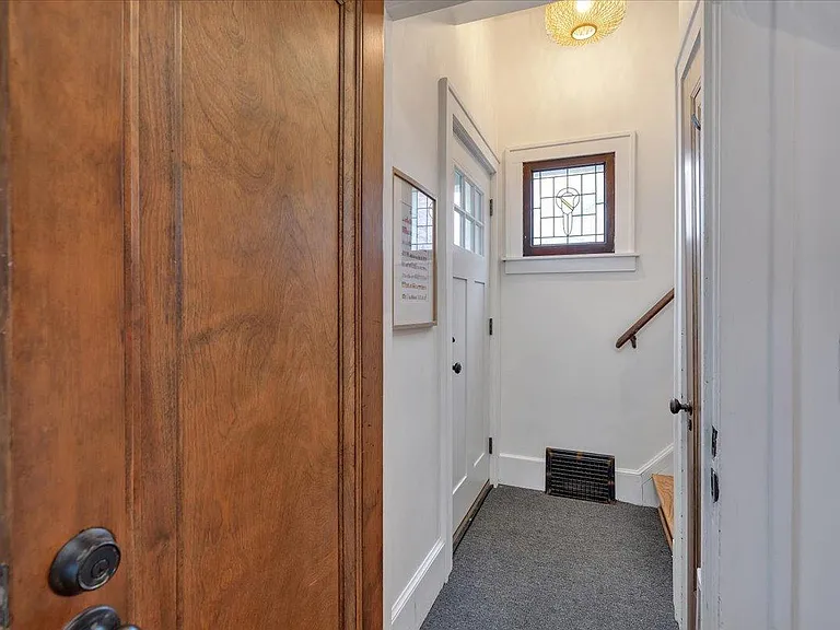 271 E Woodland St — Photo 29