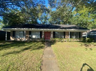 5892 N Circuit Dr, Beaumont, TX 77706