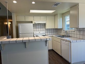 Kitchen with island workstation (with electrical!), breakfast bar, and overhead lights