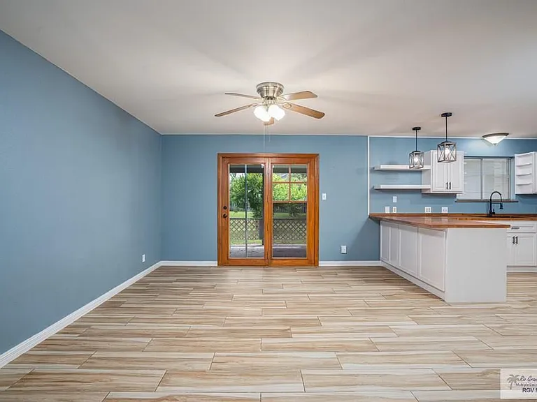 2202 Ella St — Photo 6