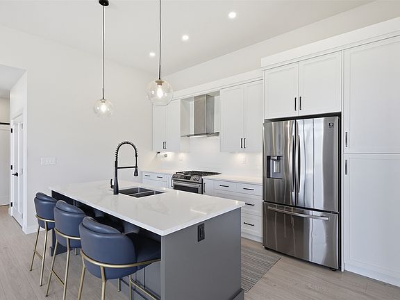 5th image of 347 Rue Cheval Cir