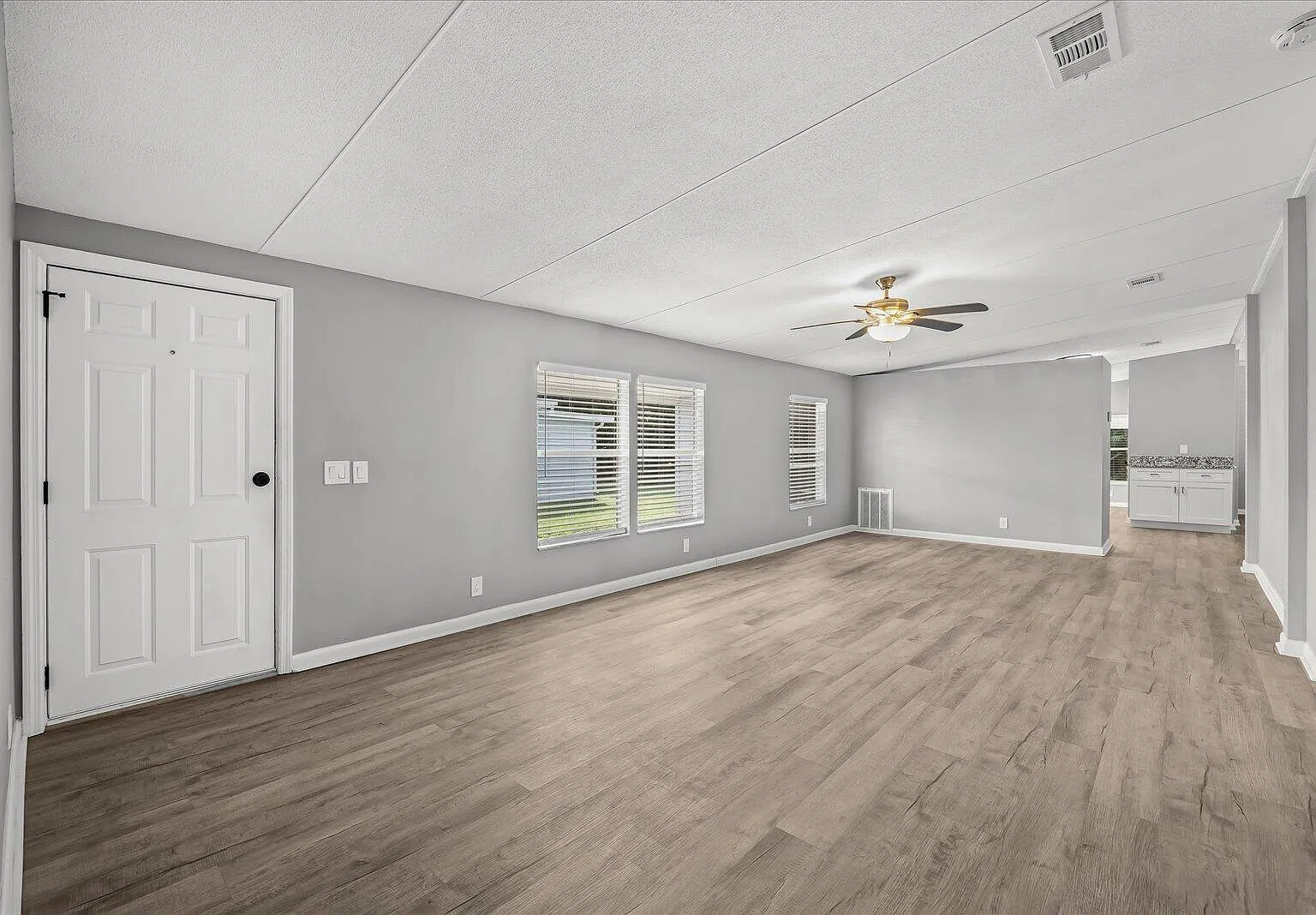 2 bed, 2.0 bath, 1728 sqft, $1,599 — Photo 4