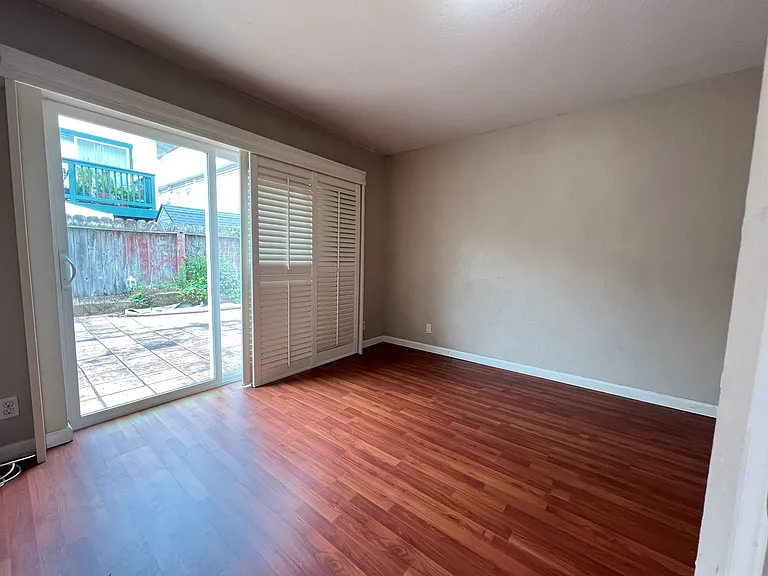 89 Lakeview Dr — Photo 2