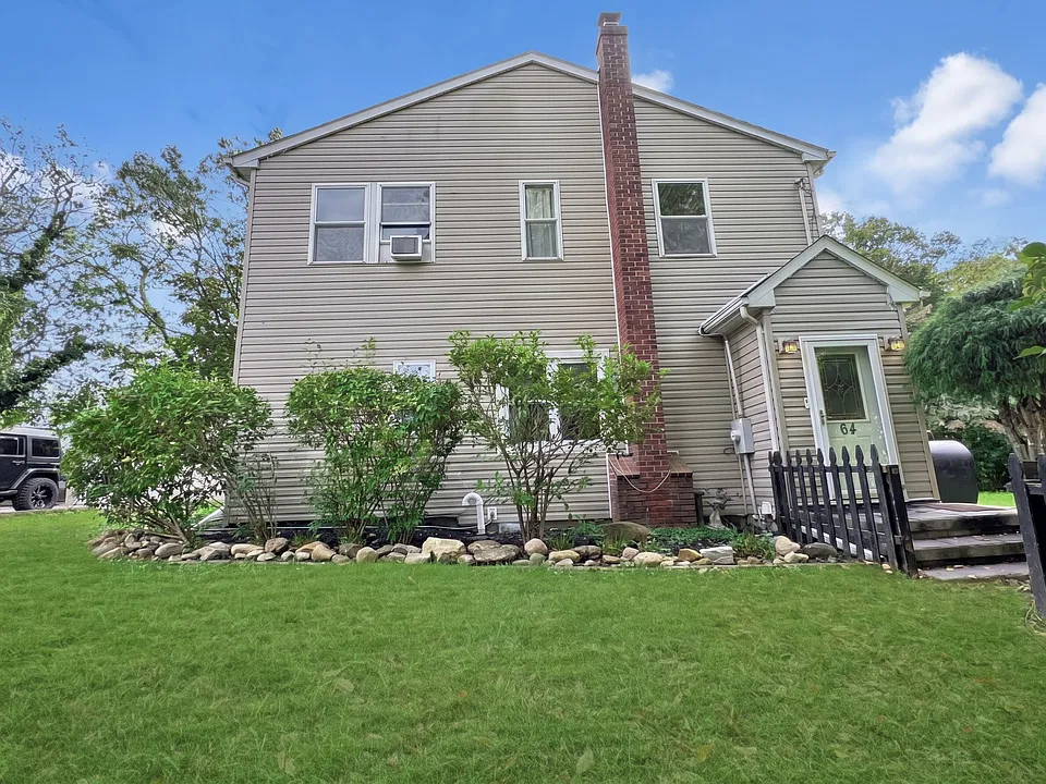 64 Huntington Rd
