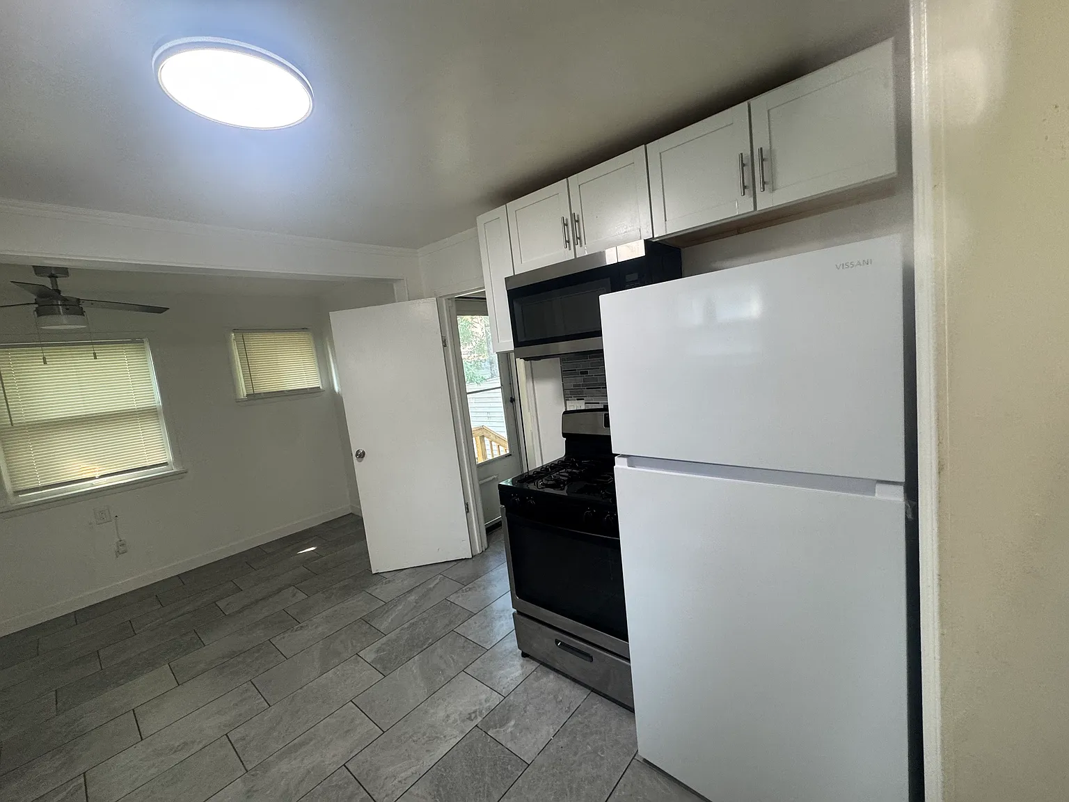 3 bed, 1.5 bath, 1234 sqft, $1,550 — Photo 3