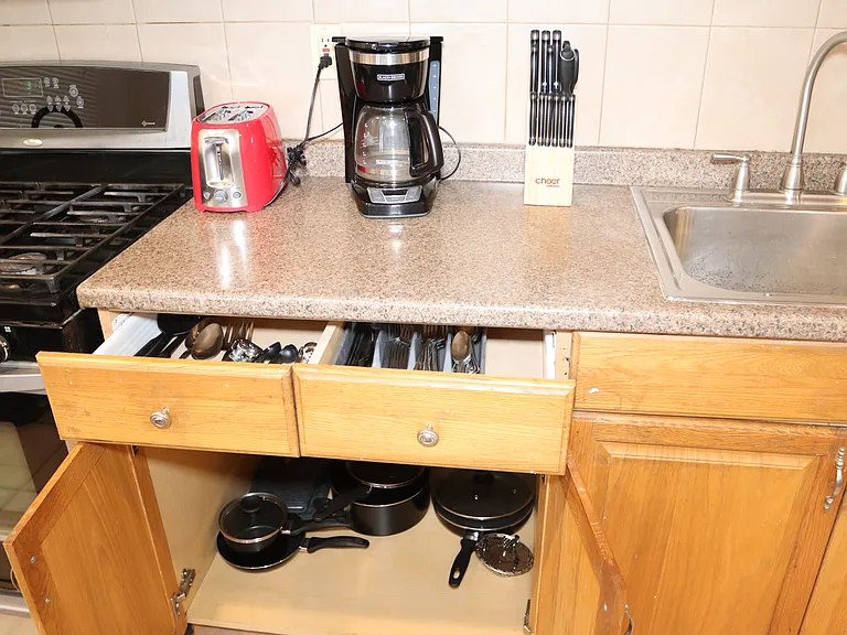 455 Pavonia Ave #2C — Photo 36