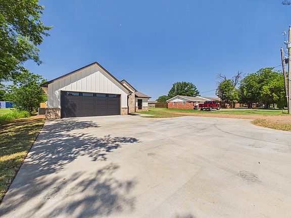 3rd image of 6619 SW Parkway
