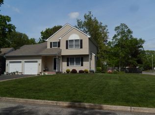 100 Bowsprit Rd, Manahawkin, NJ 08050