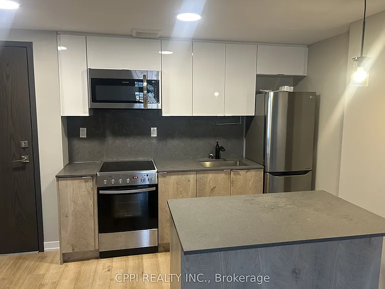 70 King St E #606 — Photo 5