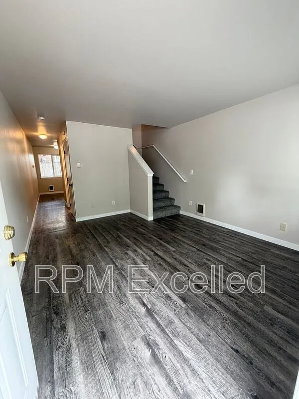 2 bed, 1.5 bath, 900 sqft, $1,750 — Photo 3