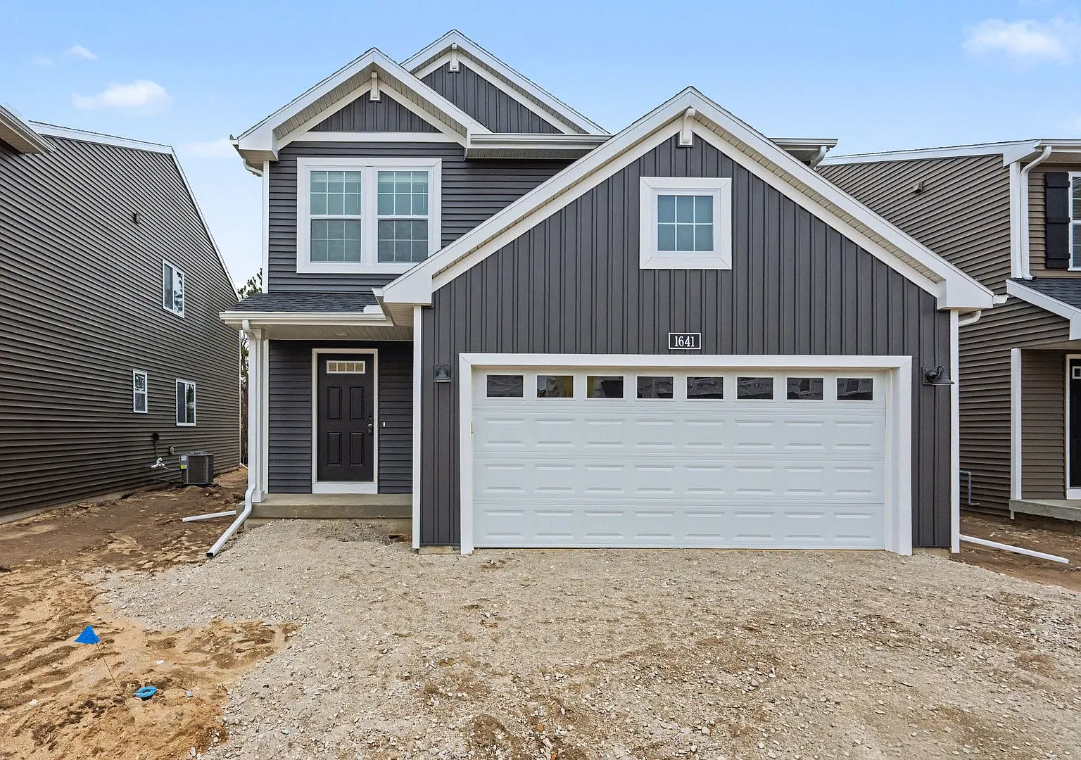 1 Month FREE Rent! Applied to Your First Full Month. Terms & Conditions Apply. — Photo 1
