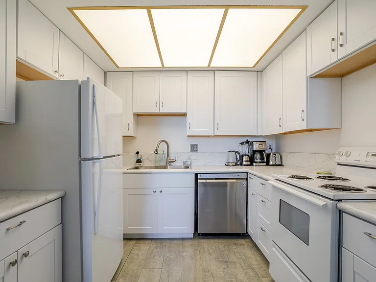 321 S San Vicente Blvd #505 — Photo 14