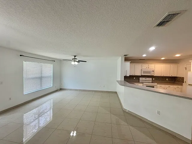 2444 Hassonite St — Photo 9
