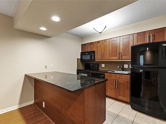 4th image of 7685 Northcross Dr Unit 201