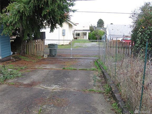 3rd image of 125 W 12th St