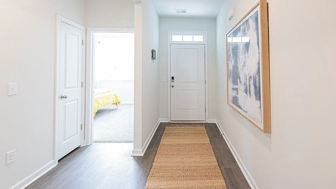 3 bed, 2.0 bath, 1618 sqft, $1,995 — Photo 2
