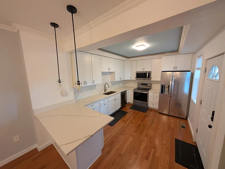 1860 Morningside Ave — Photo 1