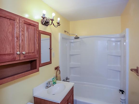 5th image of 4043 Reed Ave