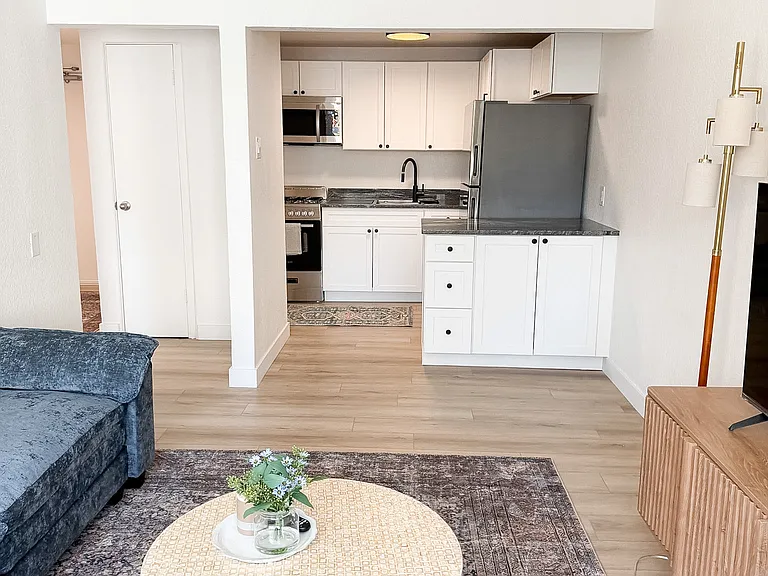 2526 N Clay St #11 — Photo 9