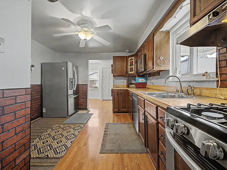 29438 Elmwood St — Photo 13