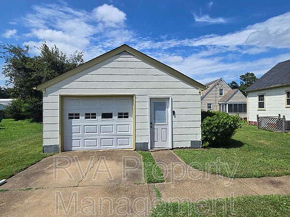 3rd image of 1915 Parlow Dr