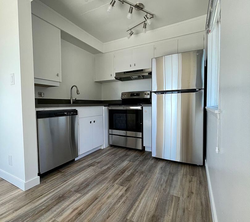 1st image of 430 Lake St S #11