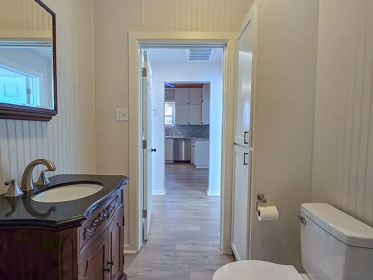 1224 N Market Ave — Photo 8