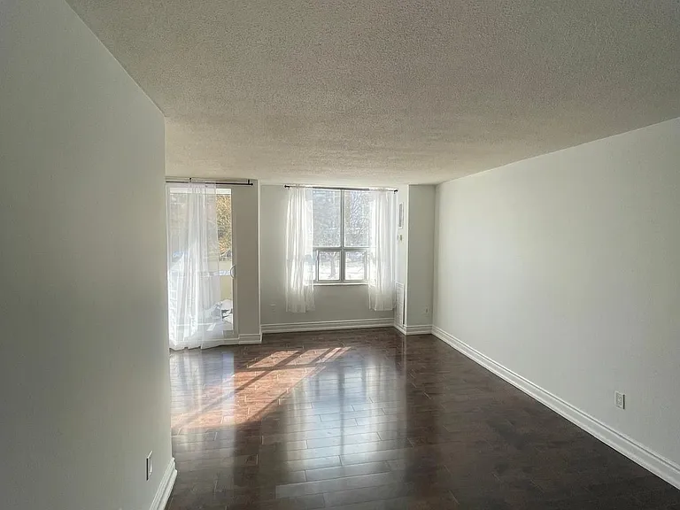 10 Edgecliff Golfway #504 — Photo 3
