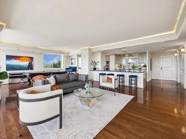 49 Briar Hollow Ln Unit 702, Houston, TX 77027
