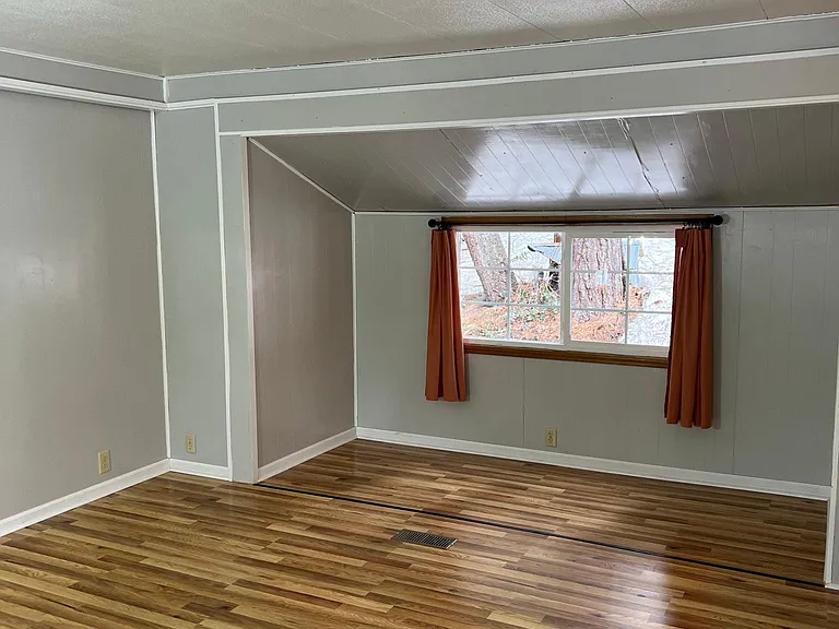 3352 Hansel Ln — Photo 1